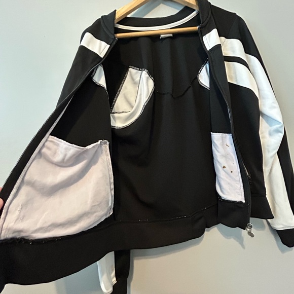 Nike Women’s Jacket - Black and White Y2K Style - Picture 7 of 11